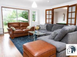 Contractor-Ready 7BR Home - Central Reading Location, Team & Family Friendly, WIFI & Parking, Hotel in Caversham