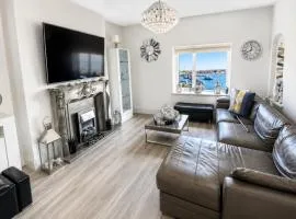 Stunning Harbour View Beachfront Apartment Parking