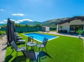 Holiday Home Nova Lux