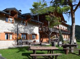 Rifugio Predaia Ai Todes'ci, hotel di Tres