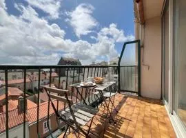 Le Croissant Apartment City center, balcony