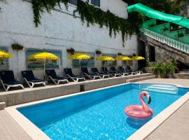 Chalet Duplex N 1 avec piscine dans une résidence, hotel di Bouzareah