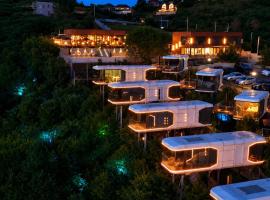 Sunny Home Park: Almatı'da bir otel