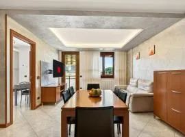 Airport BGY 4 min - Spacious House with Two Balconies