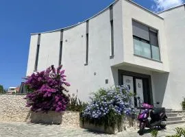 Legacy apartment 1 with privat jacuzzi and apartment 2 with BBQ