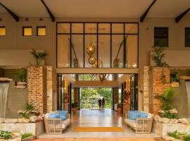 Waterfalls Lodge