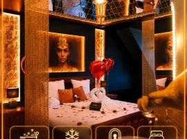 Le Secret de Cléopâtre, Suite de Luxe avec Jacuzzi et Pièce Secrète