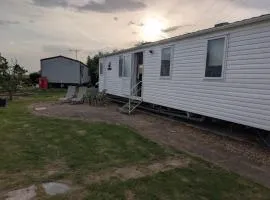 Cosy caravan at Steeple Bay with a homely feel, Essex ref 36055A