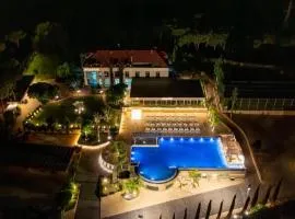Arados Resort