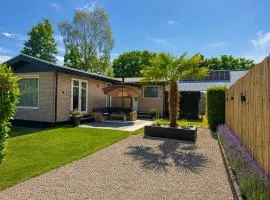 Gezellig chalet met tuin, nabij speeltuin en zwembad