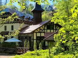Stavilar Hotel - Charming Stay Just Steps Away from Peles Castle in Sinaia