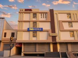 FabHotel Aqueens Plaza - Near Jawahar Circle, Patrika Gate, hotel v destinácii Siroli