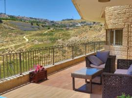 Luxury Jerusalem Villa with Panoramic View & Kosher Kitchen, hotel en Jerusalén