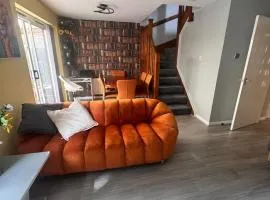 #167 Cozy Tipton West Midlands Stay - Sleeps 6