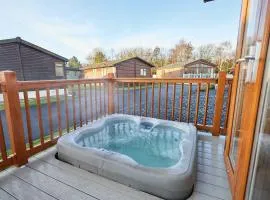 Mandarin Lodge with Hot Tub