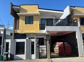 Modern Home and Stylish Design، فندق في Ibaba