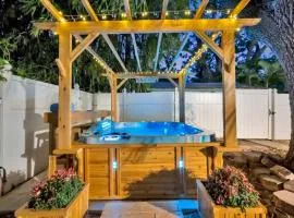 Pet Friendly Downtown Home - Free Bikes & BBQ