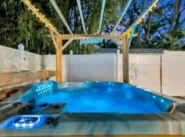 Pet Friendly Downtown Home - Free Bikes & BBQ