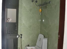 Hotel Shakti Stay - Vrindavan #Near Temples #Couple Friendly #Near Gol Chowk #Family & Deluxe Rooms #Ac Rooms #Lift #Budget Friendly, hotell sihtkohas Vrindāvan