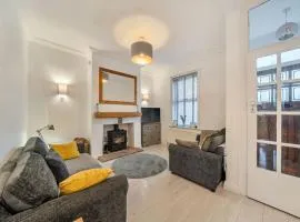 Central Filey Family Cottage for Groups with Super King Bedroom and Bunk Room