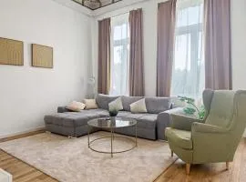 Denkmal-Apartment zentral in Krefeld mit hohen Decken