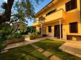 Casa Lago Blu - A Due Passi Dal Lago - ItalyWeGo