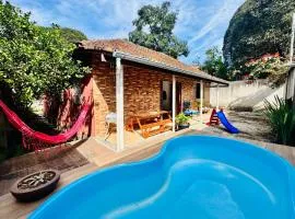 Casa com piscina com 4 quartos , 4 min do centro de carro