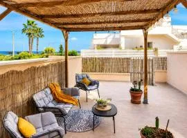 NOTO DA MARE - Beach Apartment with Large Terrace