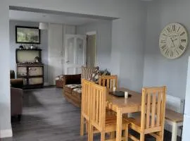 Cottage - Sleeps 6 - Parking