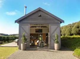The Boat House - Rustic Luxury in Matakana