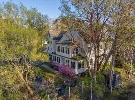 Private Coastal 4 Bedroom Residence in the Heart of Ocean Park Maine with Nearby Beach Access