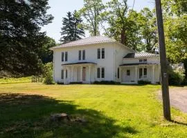Grand 5BR Estate Retreat w/ Pool & Tennis Court