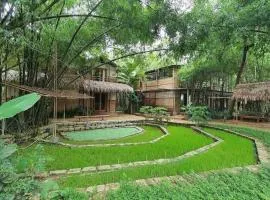 Riverside Retreat with Pool, 10 min to Old Town