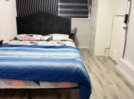 Cozy Room Ensuite Bath & Own Entrance Peaceful Stay
