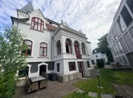 Top Premium 250qm Villa Historica EG Wohnung mit Garten zentral ruhig, familienfreundlich mit Parkplatz, free Wifi