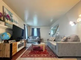 15 Mi to Dtwn Detroit: Cozy Family Home w/ Yard!