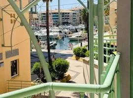 Port frejus - studio lumineux - parking - terrasse