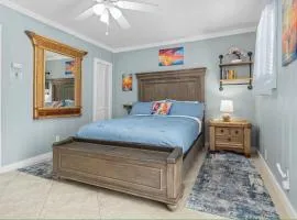 Prime Downtown Location - Truman Little Cozy Cottage