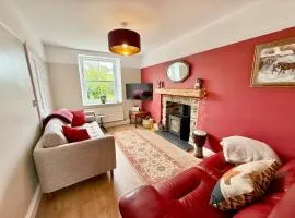 A detached period RURAL home with views, Sleeps 7 with Cymru Holidays