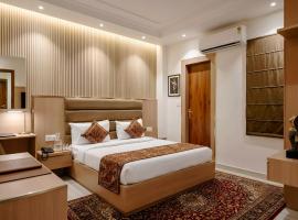 Hotel The Palm Bless A Luxury Hotel, hotell i Haridwār