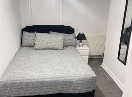 Cozy Two Bedroom Flat 1 Minute from Forest Hill Train Station、Forest Hillのホテル