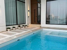 RETREAT Beach House شاليه ريتريت, ξενοδοχείο σε Al Khiran
