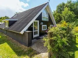 Cozy Home In Glesborg With Wifi