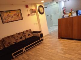Hotel ShivInn, ξενοδοχείο σε Gandhinagar