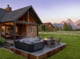 Huge Chalet Theater Hot Tub Gym
