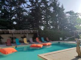 Ile des Plaisirs, Chambre Adults Only avec piscine au sel & petit-déjeuner offert, hotell i Graulhet