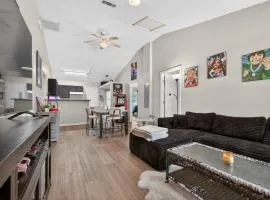 5 min to FSU King beds Full shower Arcade 65in TV