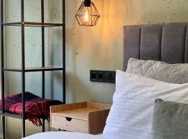 GNIZDO Loft Apartment Chernihiv near Val, Historic Center