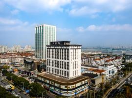 Atour X Hotel Shanghai Anting Metro Station, hotel di Jiading