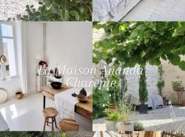 La Maison Ânanda, hotel in Aigre